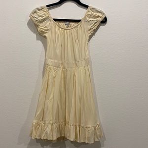 Beautiful dress that can be worn off the shoulder